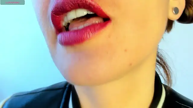 Snapshot of queen_fetish chatting on April 22, 3:46 pm queen fetish online show from April 22, 3:46 pm