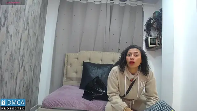 Snapshot of CarolRodriguez_ chatting on February 28, 2:42 am CarolRodriguez online show from February 28, 2:42 am