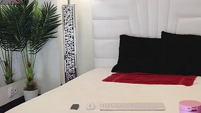 Snapshot of BarbieeAnn chatting on December 12, 11:40 am BarbieeAnn online show from December 12, 11:40 am