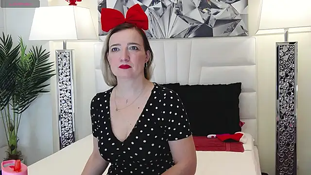 Snapshot of BarbieeAnn chatting on December 14, 5:29 am BarbieeAnn online show from December 14, 5:29 am