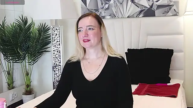 Snapshot of BarbieeAnn chatting on December 27, 8:13 am BarbieeAnn online show from December 27, 8:13 am