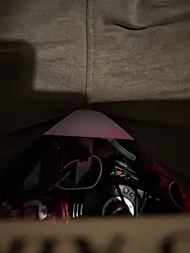 FreezingTie850 online show from March 18, 9:29 pm