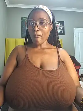 Snapshot of Bustygoddess32 chatting on January 4, 1:10 am Bustygoddess32 online show from January 4, 1:10 am