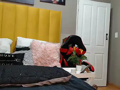 Snapshot of Bustygoddess32 chatting on January 18, 1:52 am Bustygoddess32 online show from January 18, 1:52 am