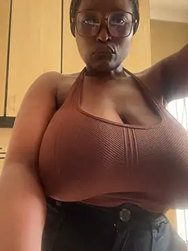 Snapshot of Bustygoddess32 chatting on January 19, 5:37 am Bustygoddess32 online show from January 19, 5:37 am