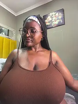 Snapshot of Bustygoddess32 chatting on January 31, 1:11 am Bustygoddess32 online show from January 31, 1:11 am