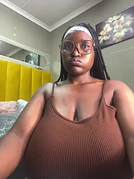 Snapshot of Bustygoddess32 chatting on January 31, 4:25 am Bustygoddess32 online show from January 31, 4:25 am