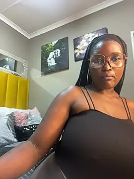 Snapshot of Bustygoddess32 chatting on February 1, 4:24 am Bustygoddess32 online show from February 1, 4:24 am