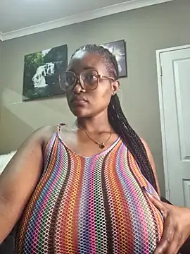 Snapshot of Bustygoddess32 chatting on February 11, 10:37 am Bustygoddess32 online show from February 11, 10:37 am