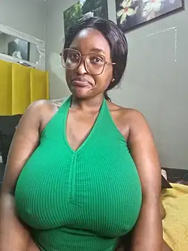 Snapshot of Bustygoddess32 chatting on February 19, 6:55 am Bustygoddess32 online show from February 19, 6:55 am