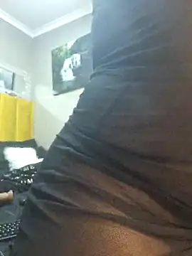 Snapshot of Bustygoddess32 chatting on February 21, 4:37 pm Bustygoddess32 online show from February 21, 4:37 pm