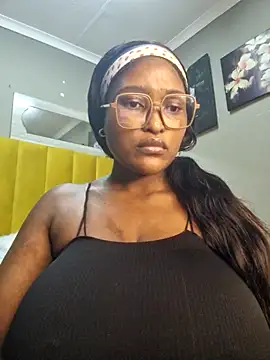 Snapshot of Bustygoddess32 chatting on March 5, 3:29 am Bustygoddess32 online show from March 5, 3:29 am