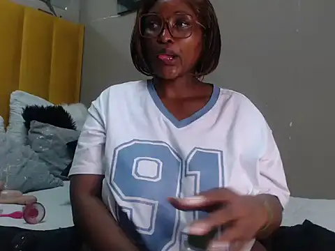 Snapshot of Bustygoddess32 chatting on March 11, 3:48 am Bustygoddess32 online show from March 11, 3:48 am