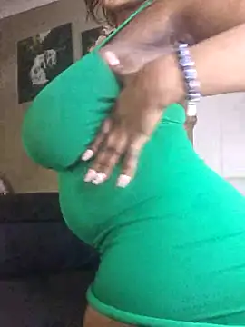 Snapshot of Bustygoddess32 chatting on March 15, 3:40 am Bustygoddess32 online show from March 15, 3:40 am