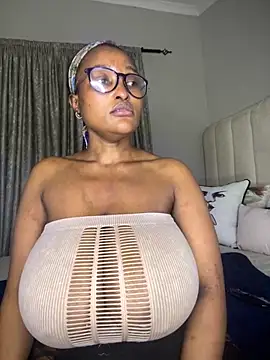 Snapshot of Bustygoddess32 chatting on October 10, 11:04 pm Bustygoddess32 online show from October 10, 11:04 pm