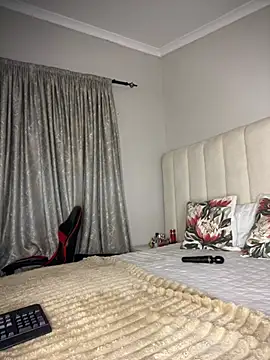 Bustygoddess32 online show from May 5, 11:02 pm