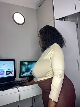 Bustygoddess32 online show from June 22, 8:50 pm