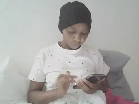 Sexxybella27 online show from May 10, 1:49 pm
