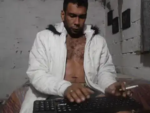 Snapshot of erik_alexander chatting on January 6, 12:16 am erik alexander online show from January 6, 12:16 am