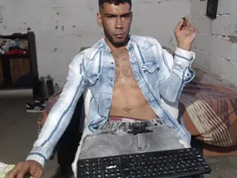 Snapshot of erik_alexander chatting on March 12, 11:22 pm erik alexander online show from March 12, 11:22 pm