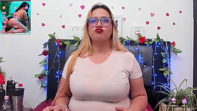 Snapshot of hazel_34 chatting on September 19, 7:03 pm hazel 34 online show from September 19, 7:03 pm