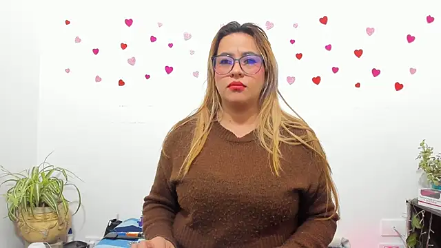 Snapshot of hazel_34 chatting on October 4, 10:13 am hazel 34 online show from October 4, 10:13 am