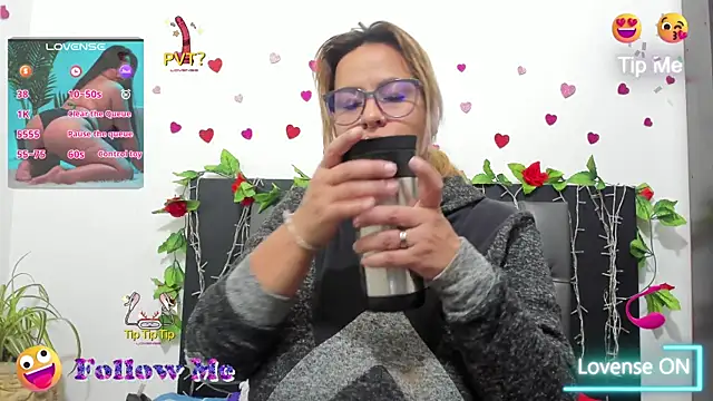 Snapshot of hazel_34 chatting on October 10, 9:52 am hazel 34 online show from October 10, 9:52 am