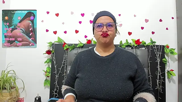 Snapshot of hazel_34 chatting on October 12, 10:25 am hazel 34 online show from October 12, 10:25 am