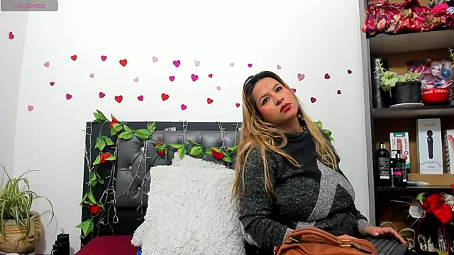 Snapshot of hazel_34 chatting on October 26, 8:20 am hazel 34 online show from October 26, 8:20 am