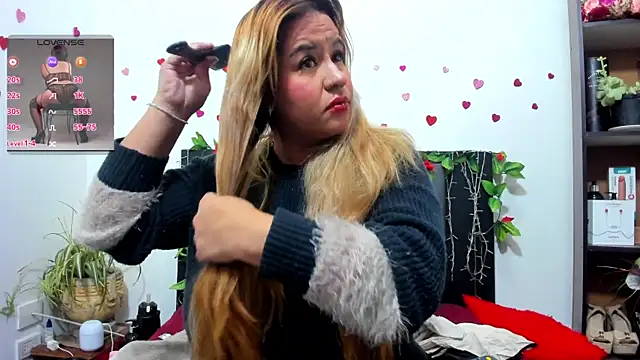 Snapshot of hazel_34 chatting on October 29, 8:27 am hazel 34 online show from October 29, 8:27 am