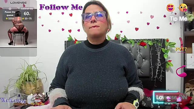 Snapshot of hazel_34 chatting on November 1, 8:38 am hazel 34 online show from November 1, 8:38 am