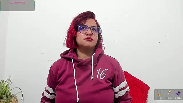 Snapshot of hazel_34 chatting on March 12, 9:26 am hazel 34 online show from March 12, 9:26 am