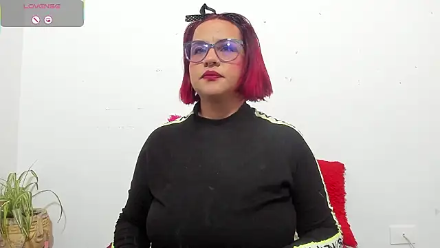 Snapshot of hazel_34 chatting on March 14, 9:37 am hazel 34 online show from March 14, 9:37 am