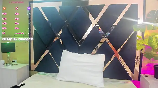 eva loreti online show from October 3, 3:47 am