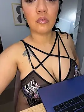 Snapshot of DestineeJayde chatting on October 16, 5:19 am DestineeJayde online show from October 16, 5:19 am