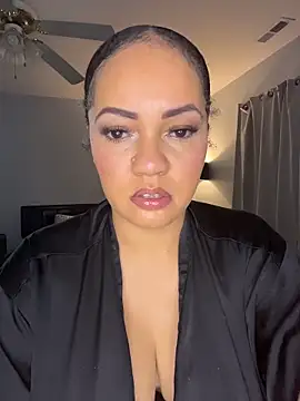 Snapshot of DestineeJayde chatting on October 19, 5:52 am DestineeJayde online show from October 19, 5:52 am