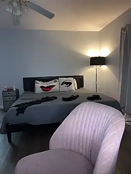 Snapshot of DestineeJayde chatting on October 20, 5:30 am DestineeJayde online show from October 20, 5:30 am