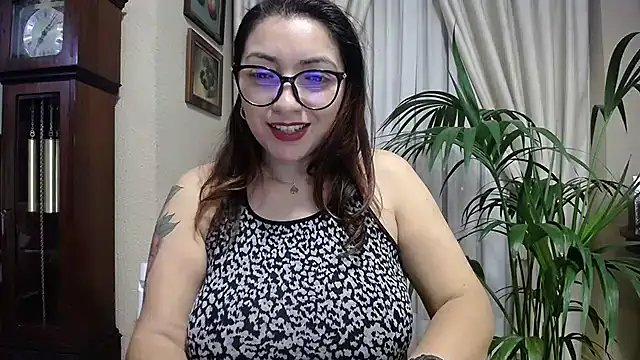 claudia online show from April 16, 9:39 pm