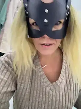Snapshot of LadyScarlett-xk chatting on January 10, 8:40 am LadyScarlett-xk online show from January 10, 8:40 am