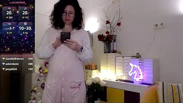 Snapshot of vaders_daughter chatting on December 16, 5:23 am vaders daughter online show from December 16, 5:23 am