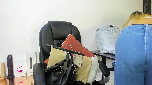 Barbie girl 69 online show from November 11, 2:39 pm