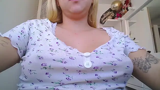 Snapshot of Barbie_girl_69 chatting on February 27, 4:07 pm Barbie girl 69 online show from February 27, 4:07 pm