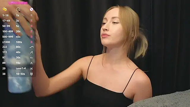 luxmuur online show from October 18, 3:02 pm