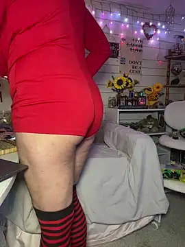 TrenaAnne online show from May 11, 11:35 pm