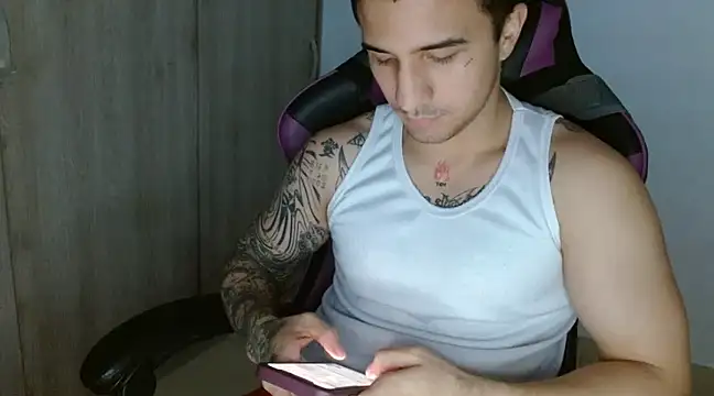 Snapshot of Sisoyalejo420 chatting on January 7, 8:56 am Sisoyalejo420 online show from January 7, 8:56 am