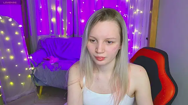 Snapshot of Beatrica_Klein chatting on January 1, 1:48 pm Beatrica Klein online show from January 1, 1:48 pm