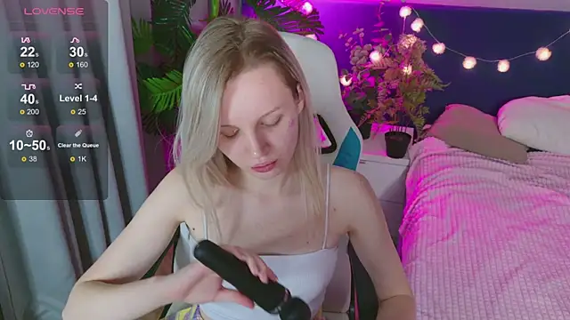 Snapshot of Beatrica_Klein chatting on January 12, 2:19 pm Beatrica Klein online show from January 12, 2:19 pm