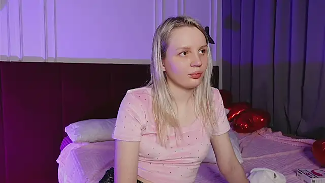 Snapshot of Beatrica_Klein chatting on February 16, 5:15 pm Beatrica Klein online show from February 16, 5:15 pm