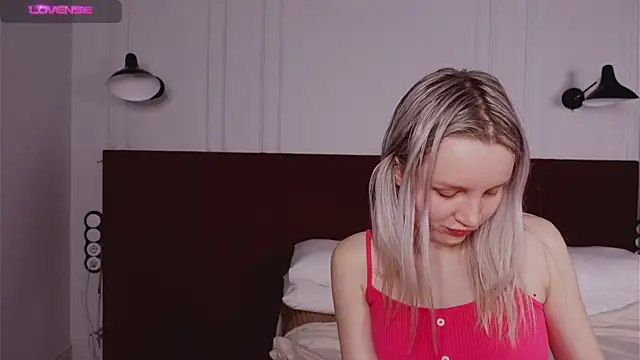 Snapshot of Beatrica_Klein chatting on February 24, 6:36 pm Beatrica Klein online show from February 24, 6:36 pm