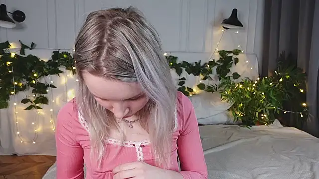 Snapshot of Beatrica_Klein chatting on March 16, 5:28 pm Beatrica Klein online show from March 16, 5:28 pm